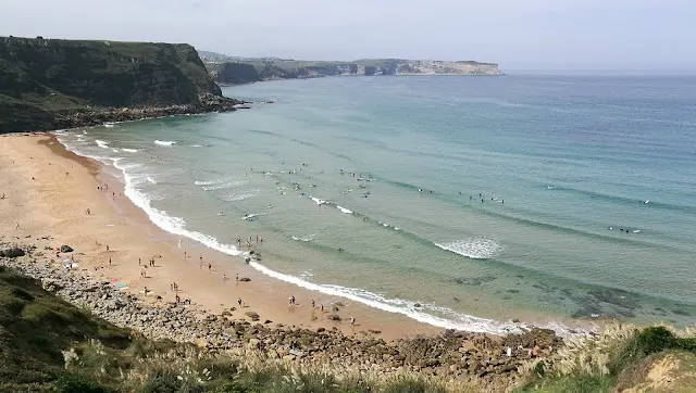 Spoty surfingowe w Hiszpanii - plaża los locos